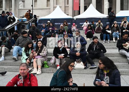 Trafalgar Square, Londres, Royaume-Uni. 20 avril 2024. Thousand assiste à l'Aïd dans le Square 2023 de Trafalgar Square pour célébrer la fin du Ramadan, un mélange de spectacles traditionnels et contemporains. Crédit : Voir Li/Picture Capital/Alamy Live News Banque D'Images