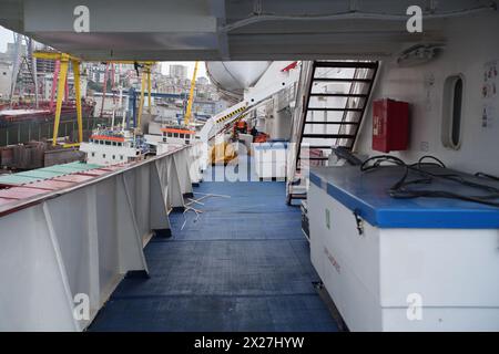 La Coalition internationale de la flottille humanitaire pour la liberté a préparé une cargaison d'aide pour la bande de Gaza. Un des bateaux dans le port turc de Tuzla b Banque D'Images