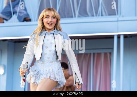 Indio, États-Unis. 19 avril 2024. Sabrina Carpenter pendant le Festival de musique Stagecoach à l'Empire Polo Club le 19 avril 2023, à Indio, Californie (photo de Daniel DeSlover/Sipa USA) crédit : Sipa USA/Alamy Live News Banque D'Images