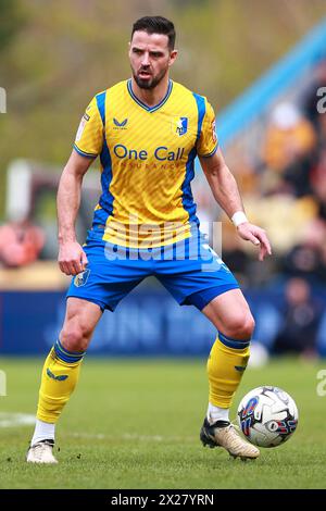 Mansfield, Royaume-Uni. 20 avril 2024. Stephen McLaughlin de Mansfield Town lors du match Mansfield Town FC v Gillingham Town FC SKY BET EFL League 2 au One Call Stadium, Mansfield, Angleterre, Royaume-Uni le 20 avril 2024 Credit : Every second Media/Alamy Live News Banque D'Images