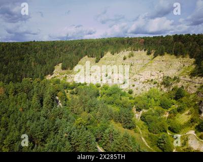 Luftbild Jonastal Das Außenlager Ohrdruf wurde im novembre 1944 errichtet. Auf Befehl Hitlers sollte im Jonastal ein neues Führerhauptquartier entstehen. Arnstadt Thüringen Deutschland *** vue aérienne de Jonastal le camp satellite d'Ohrdruf a été créé en novembre 1944 sur ordre d'Hitler, un nouveau siège de Führer devait être construit à Jonastal Arnstadt Thuringe Allemagne Jonastal23 00113 Banque D'Images