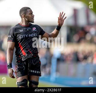 Londres, Royaume-Uni. 20 avril 2024. Mary Itoje of Saracens reconnaît les supporters à domicile après le match de rugby Gallagher Premiership entre Saracens et Gloucester au StoneX Stadium, Londres, Angleterre, le 20 avril 2024. Photo de Phil Hutchinson. Utilisation éditoriale uniquement, licence requise pour une utilisation commerciale. Aucune utilisation dans les Paris, les jeux ou les publications d'un club/ligue/joueur. Crédit : UK Sports pics Ltd/Alamy Live News Banque D'Images