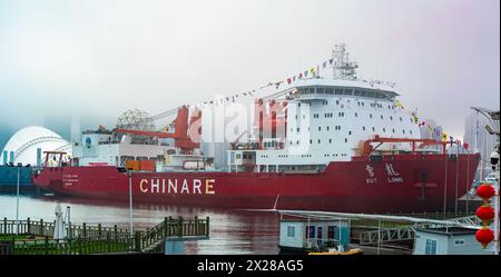 Le 10 avril, la 40e expédition chinoise en Antarctique se termine par le retour du brise-glace polaire Xuelong à Qingdao, dans le Shandong, en Chine. Banque D'Images