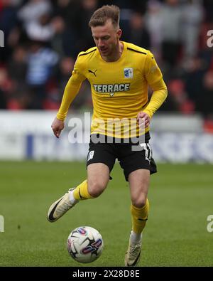 Doncaster, Royaume-Uni. 20 avril 2024. Elliot Newby de Barrow lors du match de Sky Bet League 2 entre Doncaster Rovers et Barrow au Keepmoat Stadium, Doncaster le samedi 20 avril 2024. (Photo : Mark Fletcher | mi News) crédit : MI News & Sport /Alamy Live News Banque D'Images