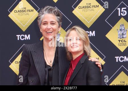 Alexandra Hedison, Jodie Foster 04/19/2024 la cérémonie Hand & Footprint en hommage à Jodie Foster au TCL Chinese Theatre de Los Angeles, CA photo par Izumi Hasegawa/Hollywood News Wire Inc Crédit : Hollywood News Wire Inc./Alamy Live News Banque D'Images