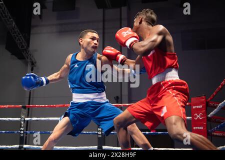 Pueblo, Colorado, États-Unis. 20 avril 2024. Terry Washington, des États-Unis (Rouge), bat Michael Trindade, du Brésil (Bleu) pour remporter le championnat dans la catégorie masculine des 51 kg. Crédit : Casey B. Gibson/Alamy Live News Banque D'Images