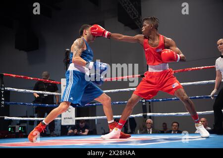 Pueblo, Colorado, États-Unis. 20 avril 2024. Terry Washington, des États-Unis (Rouge), bat Michael Trindade, du Brésil (Bleu) pour remporter le championnat dans la catégorie masculine des 51 kg. Crédit : Casey B. Gibson/Alamy Live News Banque D'Images