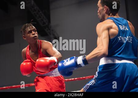 Pueblo, Colorado, États-Unis. 20 avril 2024. Terry Washington, des États-Unis (Rouge), bat Michael Trindade, du Brésil (Bleu) pour remporter le championnat dans la catégorie masculine des 51 kg. Crédit : Casey B. Gibson/Alamy Live News Banque D'Images