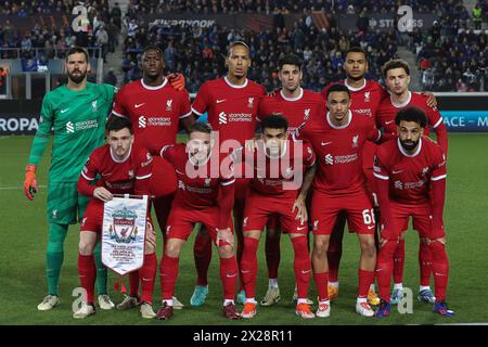 Bergame, Italie. 20 avril 2024. Italie, Bergame, le 18 avril 2024 : départ de Liverpool sur le terrain central pour la photo de l'équipe et la présentation du match pendant le match de football Atalanta BC vs Liverpool, Europa League Quarter final 2nd Leg Gewiss StadiumItalie, Bergame, 2024 04 18: Atalanta BC vs Liverpool FC, Europa League 2023/2024 Quarter final 2nd Leg au Gewiss Stadium (photo de Fabrizio Andrea Bertani/Pacific Press) crédit : Pacific Press Media production Corp./Alamy Live News Banque D'Images