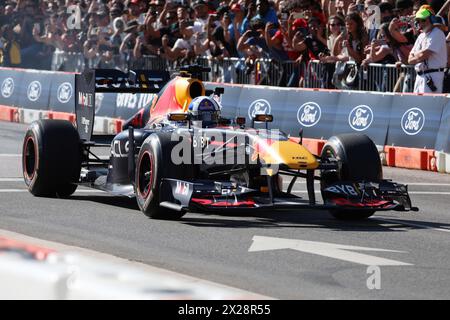Washington, DC, États-Unis. 20 avril 2024. Vue du Red Bull Showrun DC sur Pennsylvania Ave le 20 avril 2024 à Washington, DC crédit : Mpi34/Media Punch/Alamy Live News Banque D'Images