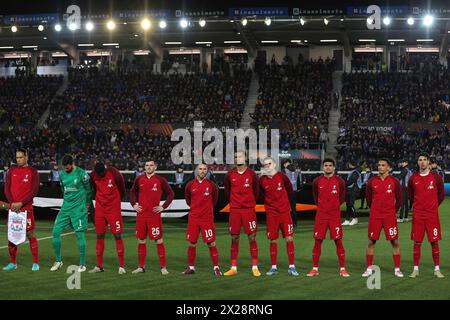 Bergame, Italie. 20 avril 2024. Italie, Bergame, 18 avril 2024 : départ de Liverpool dans le terrain central pour la présentation du match pendant le match de football Atalanta BC vs Liverpool, Europa League Quarter final 2nd Leg Gewiss Stadium.Italie, Bergame, 2024 04 18: Atalanta BC vs Liverpool FC, Europa League 2023/2024 Quarter final 2nd Leg au Gewiss Stadium (crédit image : © Fabrizio Andrea Bertani/Pacific Press via ZUMA Press Wire) USAGE ÉDITORIAL SEULEMENT! Non destiné à UN USAGE commercial ! Banque D'Images