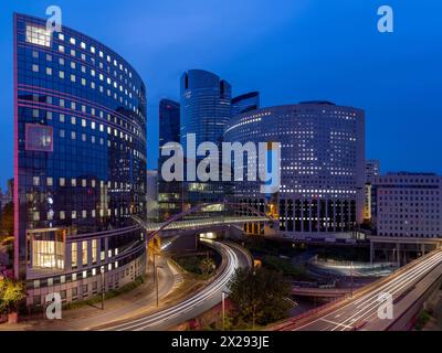 La Défense à Paris France. Architecture moderne dans la ville historique Banque D'Images