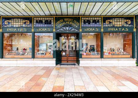 La bijouterie Joalharia Ferreira marques a été fondée en 1926 par Adriano Ferreira marques. Le magasin possède l'une des plus belles façades du Rossio. I Banque D'Images