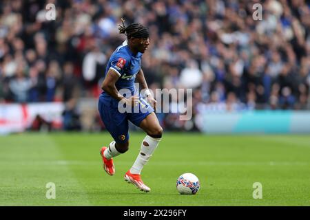 Londres, Royaume-Uni. 20 avril 2024. Noni Madueke de Chelsea en action . La demi-finale de l'Emirates FA Cup, Manchester City v Chelsea au stade de Wembley à Londres le samedi 20 avril 2024. Usage éditorial exclusif. photo par Andrew Orchard/Andrew Orchard photographie sportive/Alamy Live News crédit : Andrew Orchard photographie sportive/Alamy Live News Banque D'Images