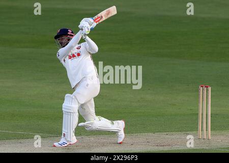Feroze Khushi frappe 4 courses pour l'Essex lors de l'Essex CCC vs Lancashire CCC, Vitality County Championship Division 1 Cricket au Cloud County Ground on Banque D'Images