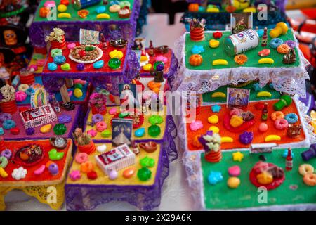 Mini Ofrendas Vendor pendant le jour des morts au marché jamaïcain à Mexico, Mexique Banque D'Images