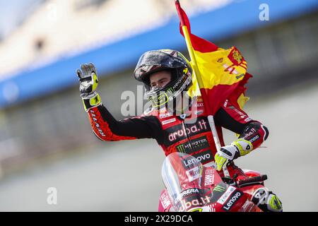 ASSEN - Alvaro Bautista (ESP) sur sa Ducati réagit après avoir remporté la Superpole Race lors de la course mondiale Superbike au TT circuit Assen. ANP VINCENT JANNINK Banque D'Images