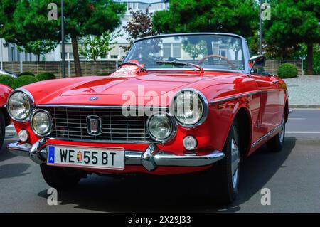 meggenhofen, autriche, 20 août 2006, oldtimer landlralle, compétition et rencontre de voitures et motos anciennes, fiat 1500 spider *** meggenhofen, österreich, 20. août 2006, oldtimer landlralle, wettbewerb und treffen von oldtimern und motorrädern, Fiat 1500 Spider Copyright : xx Banque D'Images