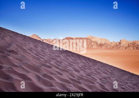 dunes de sable dans le désert à wadi rum jordan Banque D'Images