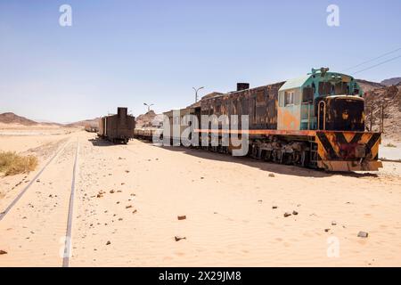 la gare du hijaz, le train à vapeur et les pistes dans le désert à wadi rum jordan Banque D'Images