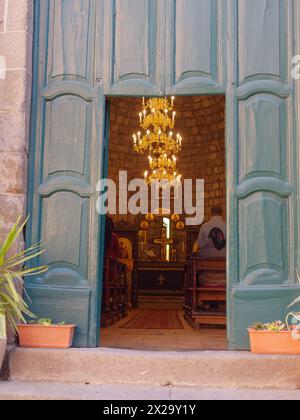 Vue à l'intérieur de l'église Saint André (Chiesa di Sant'Andrea) à Montefiascone, province de Viterbe, région du Latium, Italie. 21 avril 2024 Banque D'Images