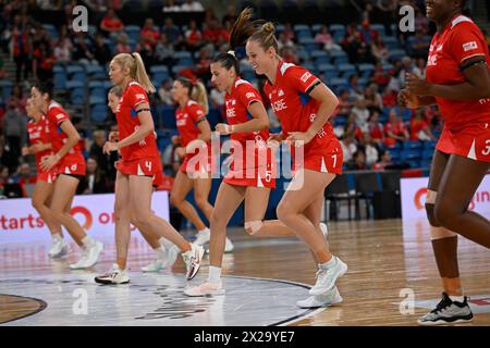 21 avril 2024 ; Ken Rosewall Arena, Sydney, NSW, Australie : Suncorp Super Netball , New South Wales Swifts contre Melbourne Mavericks ; les Swifts s'échauffent avant le match Banque D'Images