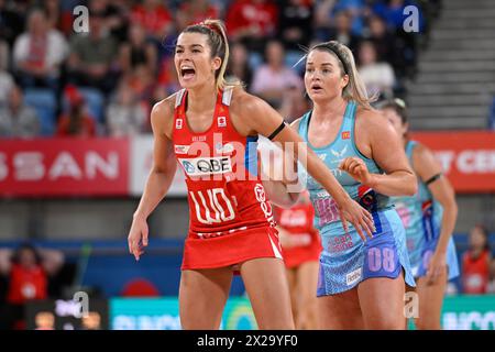 21 avril 2024 ; Ken Rosewall Arena, Sydney, NSW, Australie : Suncorp Super Netball , New South Wales Swifts contre Melbourne Mavericks ; allie Smith des NSW Swifts appelle au ballon Banque D'Images