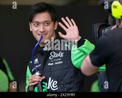 Shanghai, Chine. 19 avril 2024. 19.04.2024, circuit international de Shanghai, Shanghai, Grand Prix de Chine de formule 1 2024, photo Zhou Guanyu (CHN), piquet F1 Team Kick Sauber crédit : dpa/Alamy Live News Banque D'Images