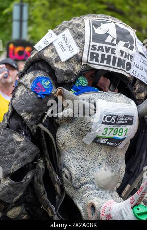 Londres, Royaume-Uni. 21 avril 2024. Londres. Charaters courant le marathon de Londres en passant par Greenwich South East London, la marque de 6 miles crédit : Paul Chambers/Alamy Live News Banque D'Images
