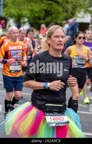 Londres, Royaume-Uni. 21 avril 2024. Londres. Charaters courant le marathon de Londres en passant par Greenwich South East London, la marque de 6 miles crédit : Paul Chambers/Alamy Live News Banque D'Images