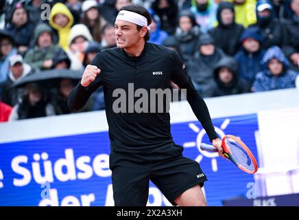 Munich, Allemagne. 21 avril 2024. Tennis : ATP Tour - Munich, simples, hommes, finale. Fritz (USA) - Struff (Allemagne). Taylor Fritz en action. Crédit : Sven Hoppe/dpa/Alamy Live News Banque D'Images