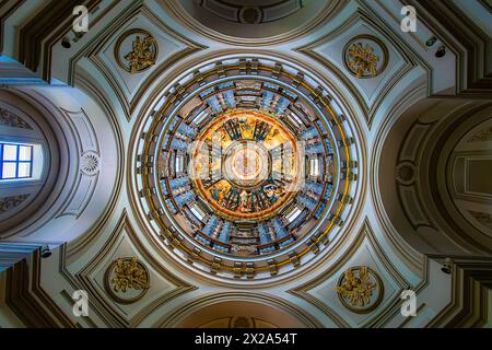 Cúpula de la capilla de las Santas Formas con pinturas de Juan Vicente de la Ribera en la Iglesia de Santa María la Mayor de Alcalá de Henares, Madrid Banque D'Images