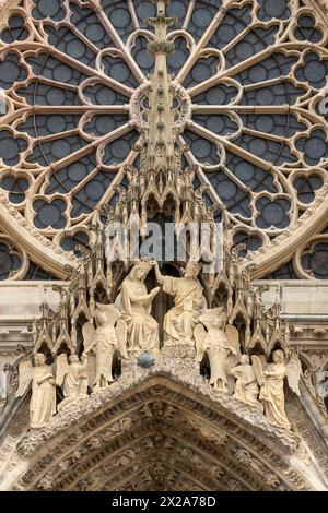 Reims, Kathedrale notre-Dame, Westfassade, détail Marienkrönung Banque D'Images