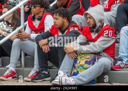 Vineland, États-Unis. 20 avril 2024. Les joueurs de Vineland écoutent lors d'un événement pour le champion du Super Bowl des Kansas City Chiefs Isiah Pacheco en son honneur le samedi 20 avril 2024 à l'hôtel de ville de Vineland, New Jersey. Pacheco est originaire de Vineland et a joué au football au lycée local. ( Credit : William Thomas Cain/Alamy Live News Banque D'Images