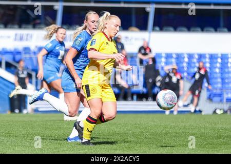 Birmingham, Royaume-Uni. 21 avril 2024. Atlanta Brown de Sheffield intercepte le ballon lors du match de championnat féminin entre Birmingham City Women et Sheffield United Women à St Andrews @ Knighthead Park, Birmingham, Angleterre le 21 avril 2024. Photo de Stuart Leggett. Utilisation éditoriale uniquement, licence requise pour une utilisation commerciale. Aucune utilisation dans les Paris, les jeux ou les publications d'un club/ligue/joueur. Crédit : UK Sports pics Ltd/Alamy Live News Banque D'Images