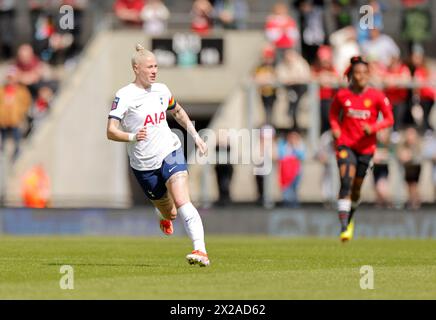 Leigh, Royaume-Uni. 21 avril 2024. Leigh, Angleterre, 21 avril 2024 : Bethany England (9 Tottenham Hotspur) en action lors du match de Super League FA Womens entre Manchester United et Tottenham Hotspurs au Leigh Sports Village (Promediapix/SPP) crédit : SPP Sport Press photo. /Alamy Live News Banque D'Images