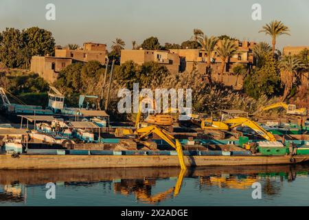 Paysage culturel de la rive du Nil le Nil la ligne de vie de l'Egypte Banque D'Images