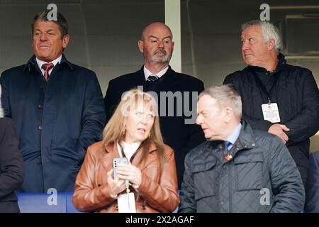 L'entraîneur écossais Steve Clarke (au centre) dans les tribunes lors de la demi-finale de la Scottish Gas Scottish Cup à Hampden Park, Glasgow. Date de la photo : dimanche 21 avril 2024. Banque D'Images