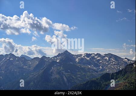 Vue depuis le sommet de la montagne Stubnerkogel près de Bad Gastein Banque D'Images
