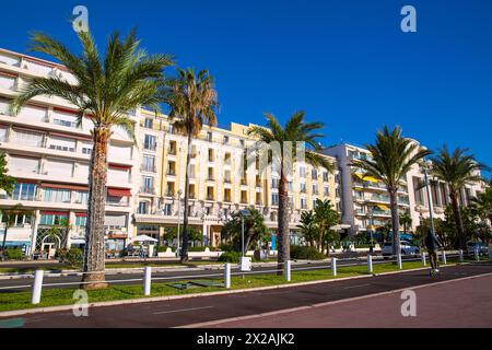 12 novembre 2023 Nice, France. Promenade des anglais en belle journée d'été. Banque D'Images