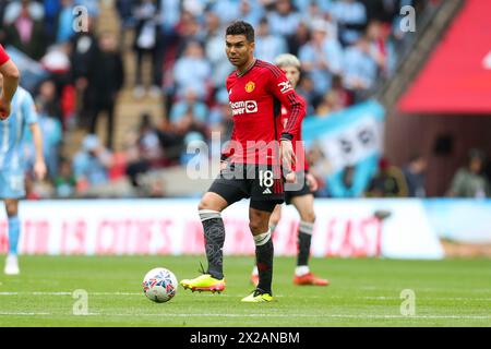 Londres, Royaume-Uni. 21 avril 2024. Le milieu de terrain de Manchester United Casemiro (18 ans) lors de la demi-finale de la Coupe de football Coventry City FC contre Manchester United FC Emirates au stade de Wembley, Londres, Angleterre, Royaume-Uni le 21 avril 2024 Credit : Every second Media/Alamy Live News Banque D'Images