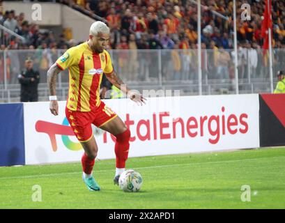 Rades, Tunis, Tunisie. 20 avril 2024. Yan Sasse de l'est en action lors du match final 1/2 du CAF .est vs Mamolodi Sundowns FC au stade Rades.espérance sportive de Tunis a remporté une victoire très importante ce soir contre Mamelodi Sundowns dans la première manche en demi-finale de la Ligue des Champions d'Afrique. Le seul but de cette demi-finale la première manche a été marquée à la 41e minute par le brésilien Yan Sasse, très bien servi par sa compatriote Silva Rodrigo. (Crédit image : © Chokri Mahjoub/ZUMA Press Wire) USAGE ÉDITORIAL SEULEMENT! Non destiné à UN USAGE commercial ! Banque D'Images