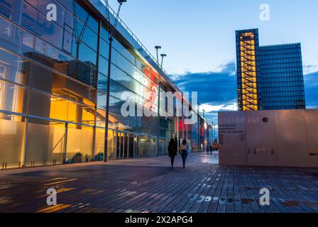 Paris, France, Front, cinéma français, 13ème arrondissement, MK2 Bibliotheque Cinéma, personnes, extérieur, entrée du théâtre Banque D'Images