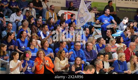 Malines, Belgique. 21 avril 2024. Les supporters de Malines photographiés lors d'un match de basket féminin entre Kangoeroes Malines et Royal Castors Braine, deuxième match de la saison 2023 - 2024 première Ligue nationale Play offs, dimanche 24 avril 2024 à Malines, Belgique . Crédit : Sportpix/Alamy Live News Banque D'Images