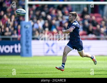 Ashton Gate, Bristol, Royaume-Uni. 21 avril 2024. Gallagher Premiership Rugby, Bristol Bears contre Newcastle Falcons ; Harry Randall de Bristol Bears passe Credit : action plus Sports/Alamy Live News Banque D'Images