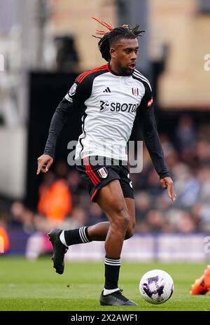 Alex Iwobi de Fulham en action lors du match de premier League à Craven Cottage, Londres. Date de la photo : dimanche 21 avril 2024. Banque D'Images