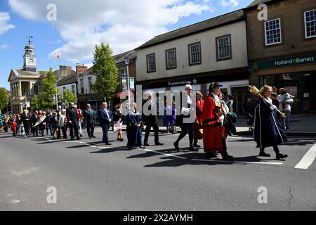 Chard, Somerset, Royaume-Uni. 21 avril 2024. VIP défilé sur Fore Street dimanche 21 avril 2024 crédit : Melvin Green / Alamy Live News crédit : MELVIN GREEN / Alamy Live News . Saint Georges Day Parade marchant aussi l'église Saint Marys pour un service. Banque D'Images