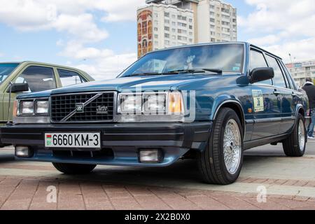 Biélorussie, Minsk - 16 mai 2023 : gros plan sur les voitures Volvo anciennes Banque D'Images