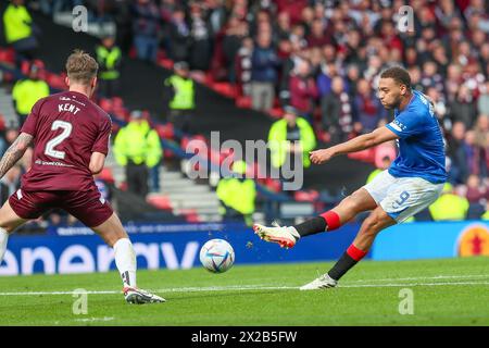 Glasgow, Royaume-Uni. 21 avril 2024. Les Rangers jouent Heart of Midlothian au stade de football de Hampden Park, Glasgow, Écosse, Royaume-Uni lors d'une demi-finale de la Coupe d'Écosse. Le vainqueur de ce jeu jouera le Celtic FC en finale. Crédit : Findlay/Alamy Live News Banque D'Images