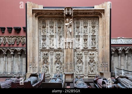 Plâtre coulé par un artiste inconnu. Portal, 1477-1505. Reproduction de la moitié inférieure des principales portes occidentales de la cathédrale d'Aix. V&A Museum, Londres, Royaume-Uni Banque D'Images